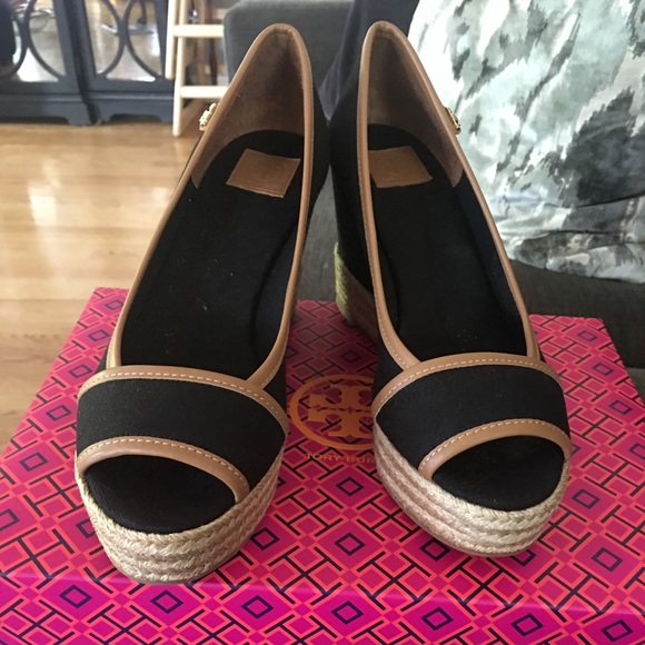 NEW!! Tory Burch ‘majorca’ logo peep toe wedge - Picture 2 of 8